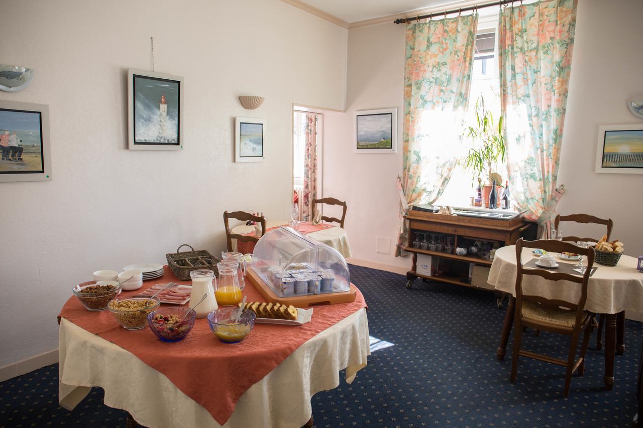 Le Sauvage Otel Château-Renard Dış mekan fotoğraf